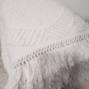 Bates  White Chenille Bed Spread  George Washingtons Choice  King 88" X 104"